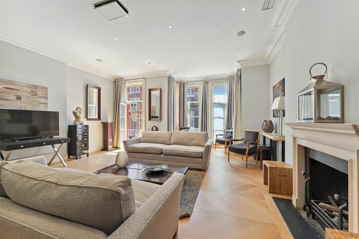 3 Bedroom Flat To Rent In Green Street, London, W1K