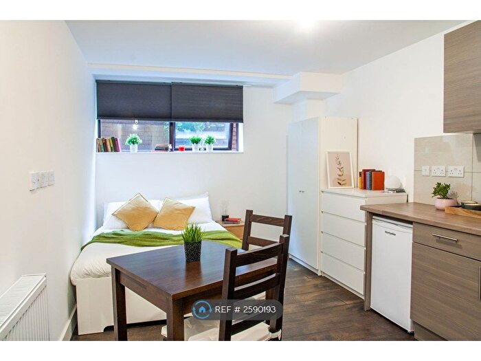 Studio To Rent In London, London, NW2