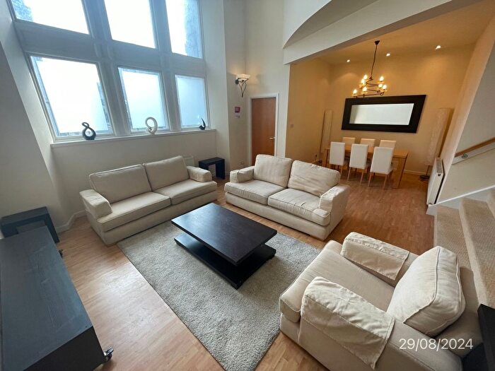 3 Bedroom Flat To Rent In Crown Street, Aberdeen, AB11