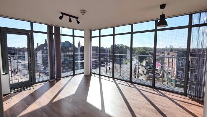 2 Bedroom Flat To Rent In The Roundway, London, N17