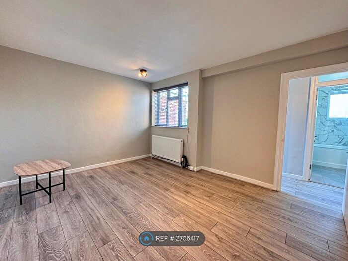 2 Bedroom Flat To Rent In Field End Road, Pinner, HA5