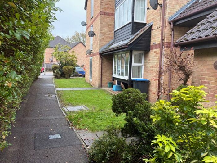 Studio For Sale In Monks Crescent, Addlestone, KT15