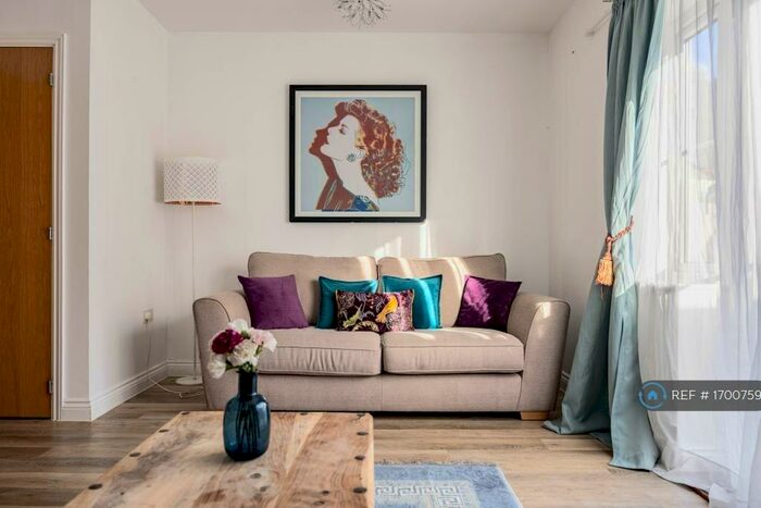 3 Bedroom Semi-Detached House To Rent In Frampton Terrace, Greenwich, London, SE9