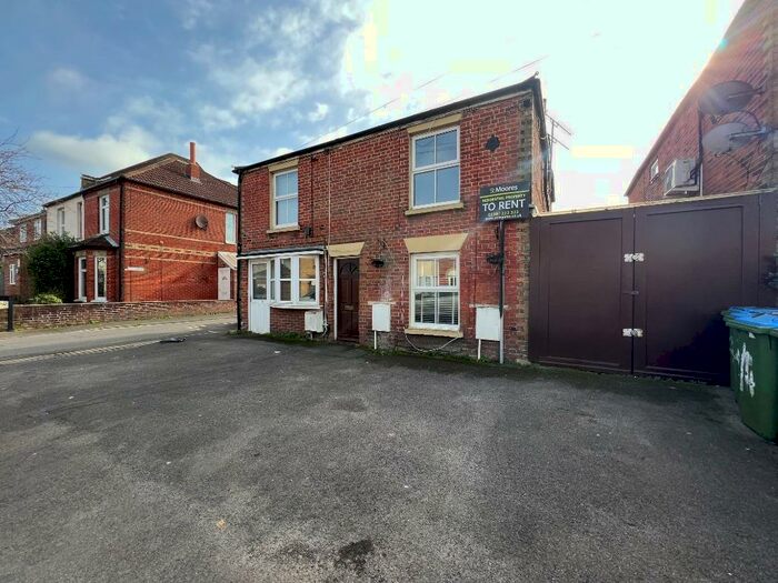 1 Bedroom Flat To Rent In Kingston Road, Shirley, Southampton, SO15