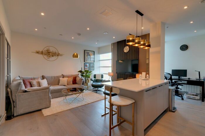 2 Bedroom Flat To Rent In Clapham Road, London, SW9