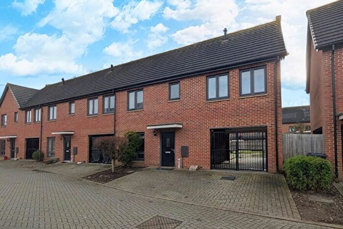 4 Bedroom Semi Detached House To Rent In Woking, Surrey, GU22