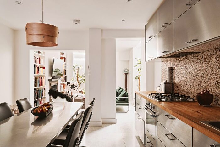 3 Bedroom End Terrace House For Sale In Fordham Street, London, E1