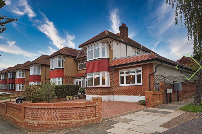 4 Bedroom Semi Detached House For Sale In Morton Way, Southgate, N14
