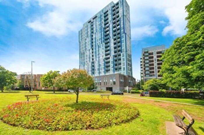 2 Bedroom Flat To Rent In Cotterells, Heath Park House, Hemel Hempstead, HP1