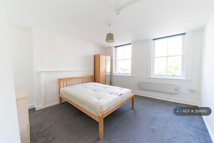 2 Bedroom Flat To Rent In Mile End Road, London, E1