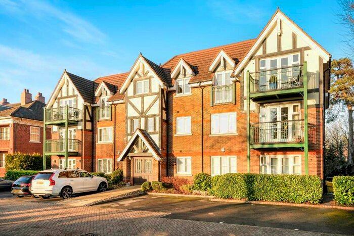 3 Bedroom Flat To Rent In Eastbury Avenue, Northwood, HA6