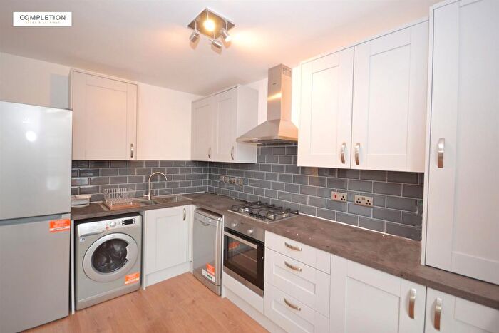 2 Bedroom Flat To Rent In Forest Drive East, London, E11