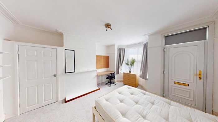 4 Bedroom House To Rent In School Road, Crookes, S10