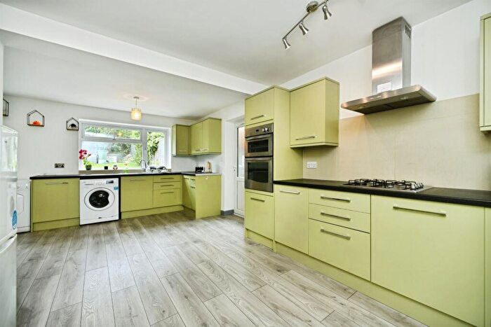 3 Bedroom Terraced House For Sale In Whitehawk Road, Brighton, BN2