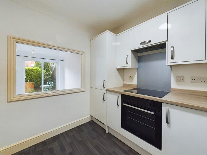 1 Bedroom Flat For Sale In Great Heathmead, Haywards Heath, RH16