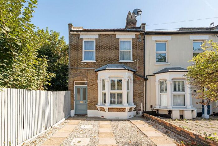 2 Bedroom Apartment For Sale In Northcote Road, Walthamstow, E17