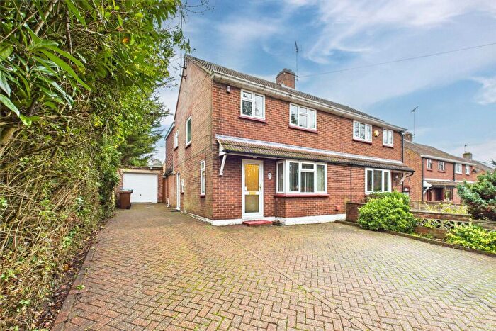 4 Bedroom Semi Detached House For Sale In Yorktown Road, Sandhurst, Berkshire, GU47