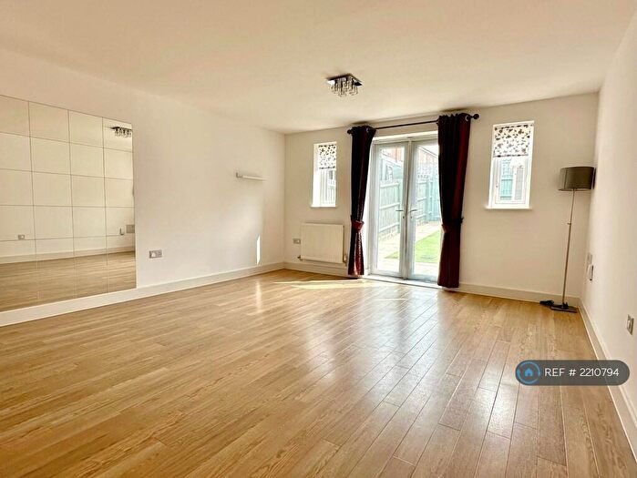 4 Bedroom End Of Terrace House To Rent In Samas Way, Crayford, Dartford, DA1