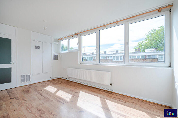 Studio To Rent In New Orleans Walk, N19