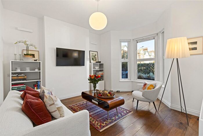 2 Bedroom Maisonette For Sale In Churchill Road, London, NW2