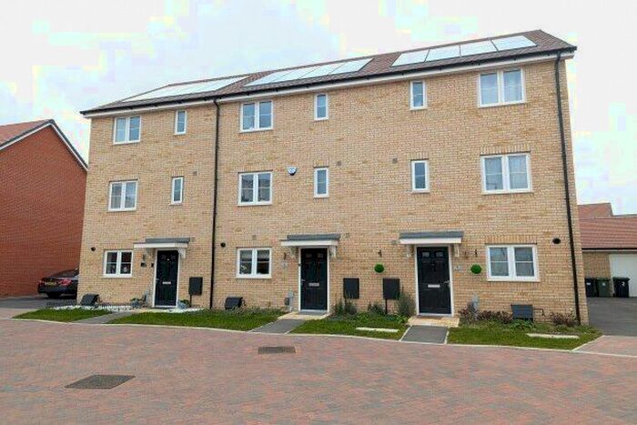 4 Bedroom Town House To Rent In The Paddocks, Bedford, MK45
