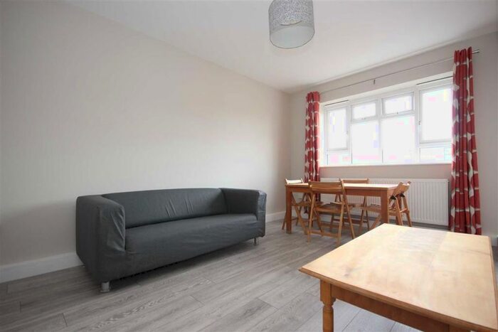 2 Bedroom Flat To Rent In Redcross Way, London, SE1