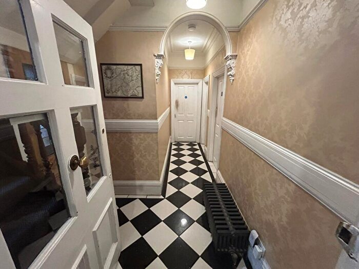 6 Bedroom Terraced House For Sale In London Road, Luton, LU1