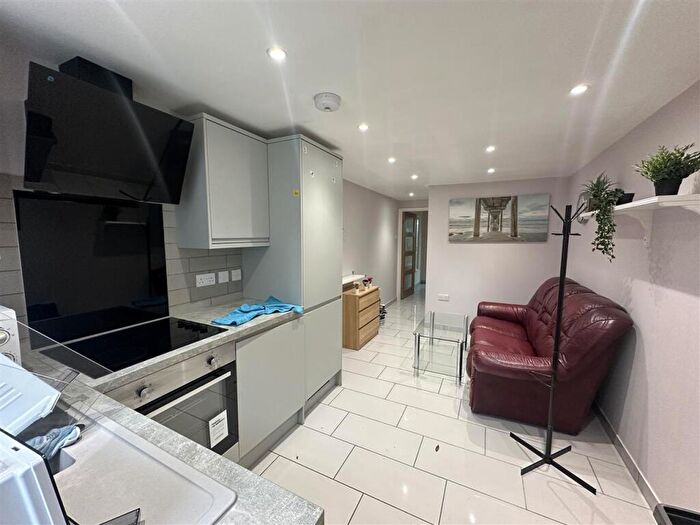 1 Bedroom Apartment To Rent In Lawn Road, Southampton, SO17