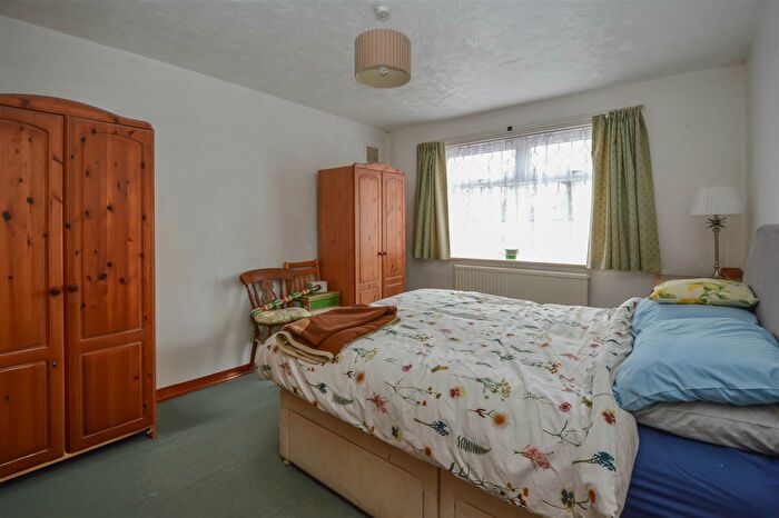 2 Bedroom Bungalow For Sale In Cedar Road, Hutton, Brentwood, CM13