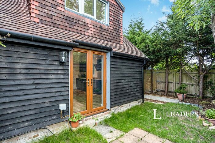 1 Bedroom Detached House To Rent In Bognor Road, Horsham, RH12