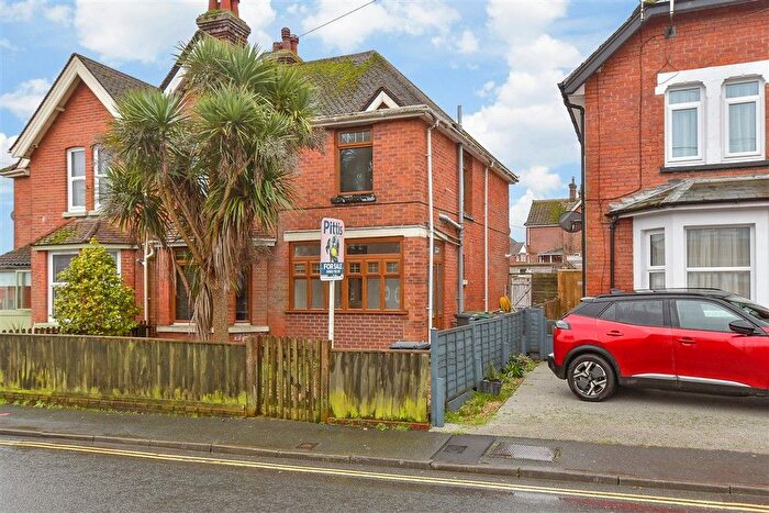 3 Bedroom Semi-Detached House For Sale In The Avenue, Totland Bay, Isle Of Wight, PO39