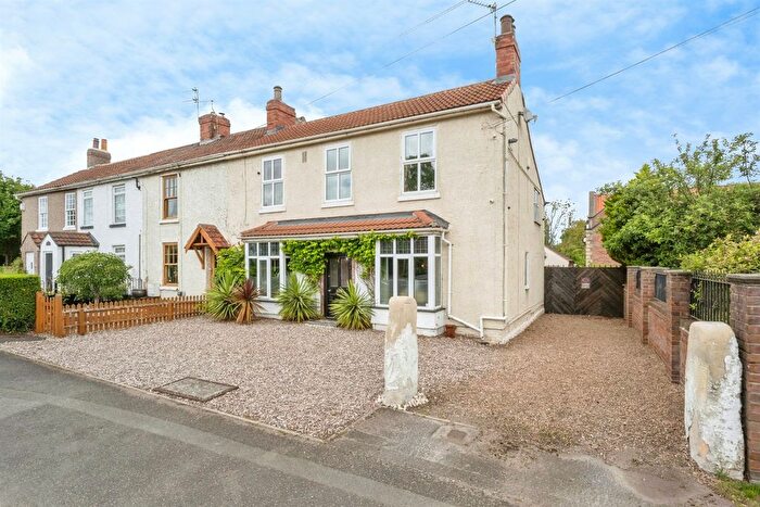 4 Bedroom Cottage For Sale In Bawtry Road, Bessacarr, Doncaster, DN4