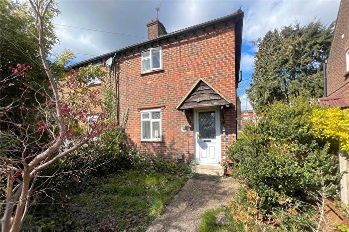 3 Bedroom Semi Detached House For Sale In Alma Lane, Farnham, Surrey, GU9