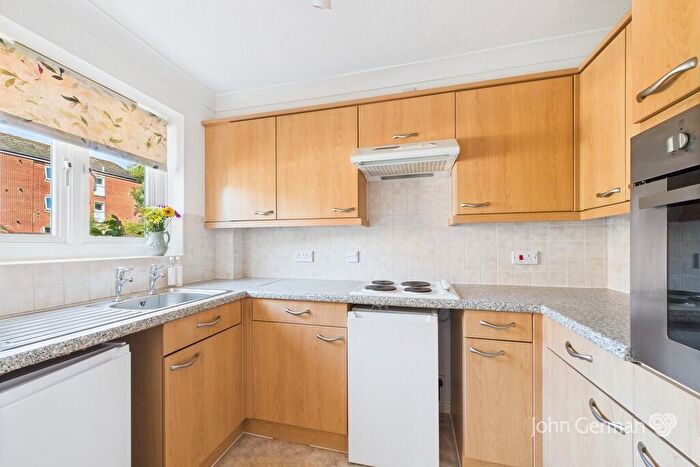 1 Bedroom Apartment For Sale In Chatsworth Court, Park View, DE6