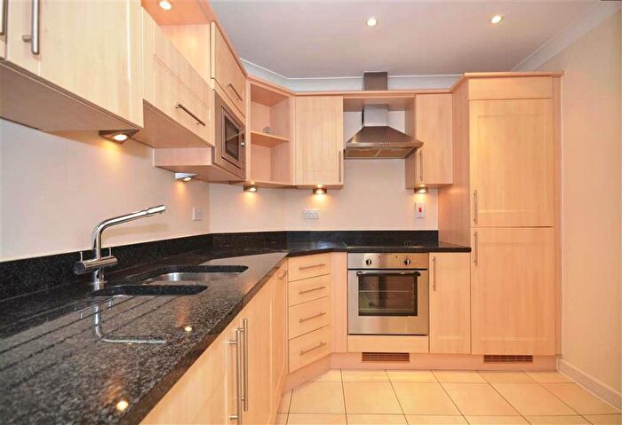 1 Bedroom Flat For Sale In Leatherhead, KT22