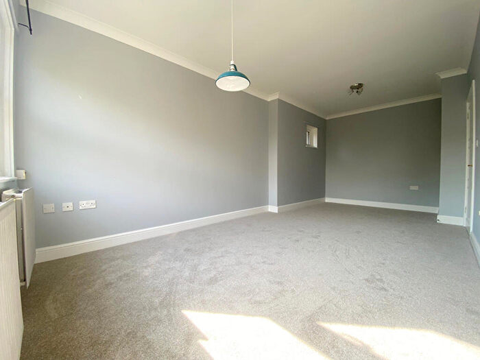 2 Bedroom Apartment To Rent In Burnt Ash Hill, London, SE12