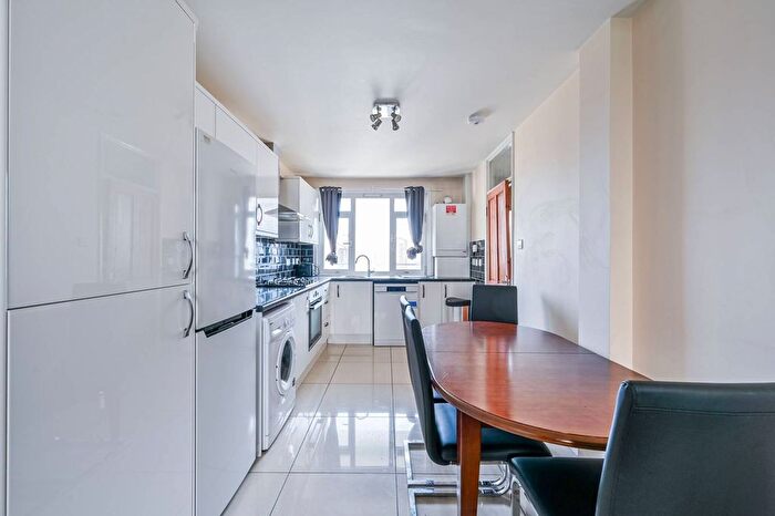 4 Bedroom Maisonette To Rent In Mace Street, Bethnal Green, London, E2