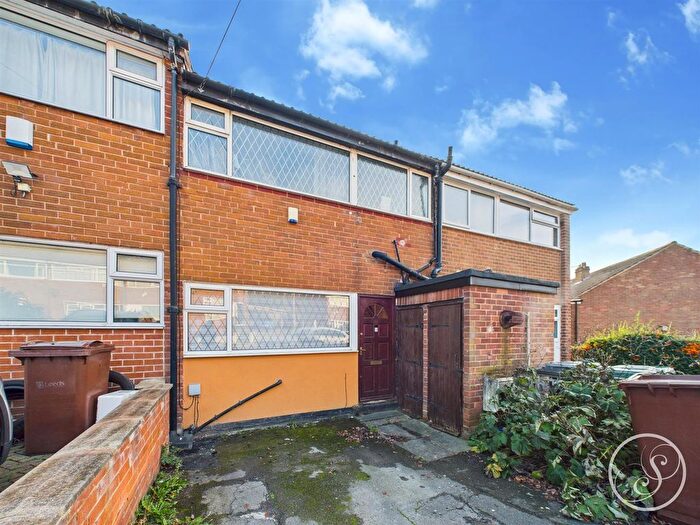 3 Bedroom Terraced House For Sale In Vesper Gate Mount, Leeds, LS5