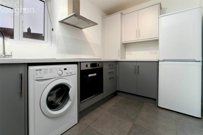 3 Bedroom Flat To Rent In Horton Road, Brighton, BN1