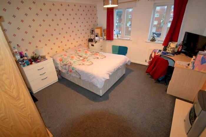 5 Bedroom Property To Rent In Mosquito Way, AL10