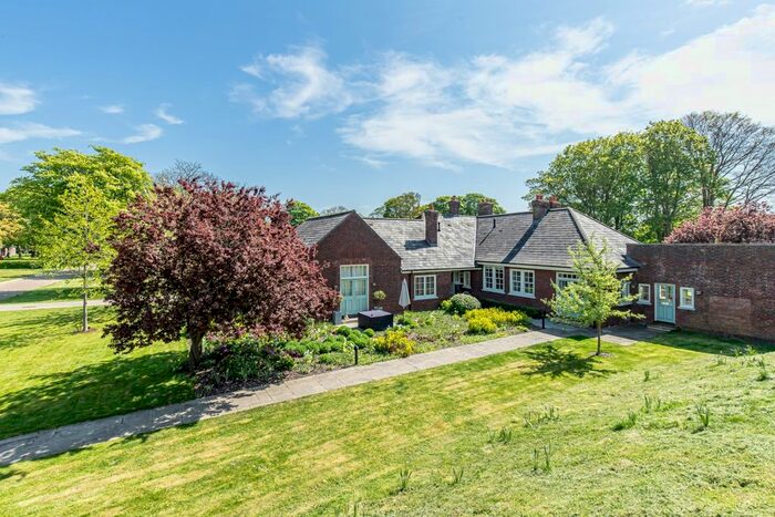 2 Bedroom Maisonette To Rent In The Parade, Caversfield, Bicester, OX27