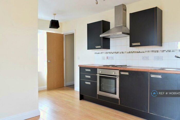 2 Bedroom Flat To Rent In Two Mile Hill Road, Bristol, BS15