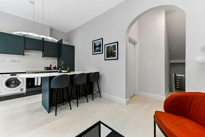 2 Bedroom Flat To Rent In Camberwell Road, London, SE5