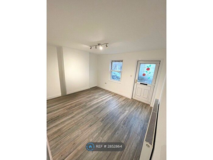 3 Bedroom End Terrace House To Rent In Great Queen Street, Dartford, DA1