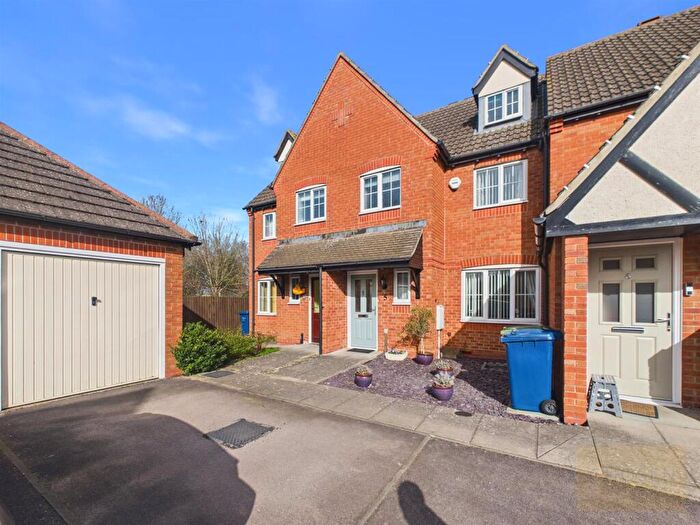 3 Bedroom Town House For Sale In Tudor Close, Gloucester, GL3
