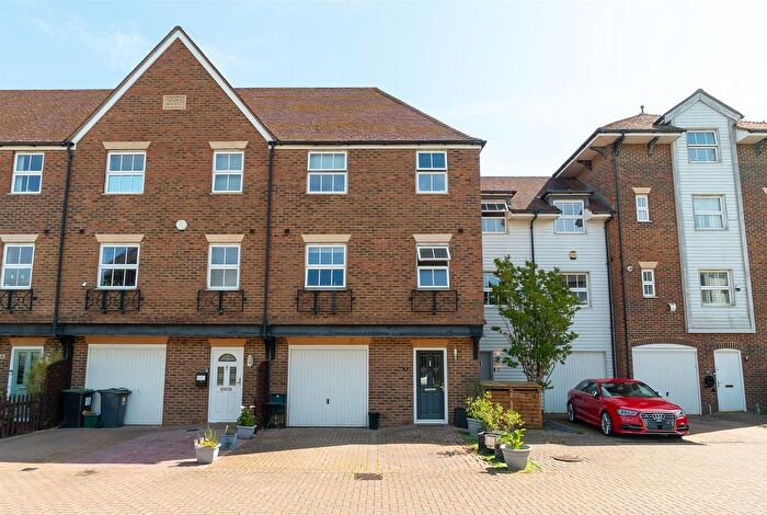 4 Bedroom Terraced House For Sale In Medway Court, Aylesford, ME20