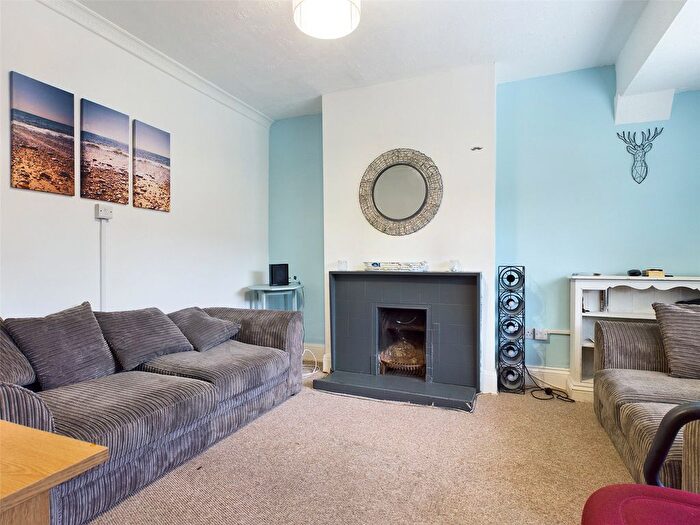 5 Bedroom Semi-Detached House To Rent In Bevendean Crescent, Brighton, BN2