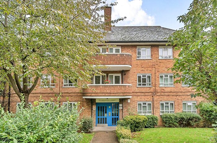 1 Bedroom Apartment To Rent In High Road, St. Pancras Court High Road, N2