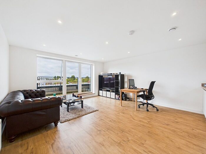 2 Bedroom Flat For Sale In Pitcher Lane, Ashford, Surrey, TW15