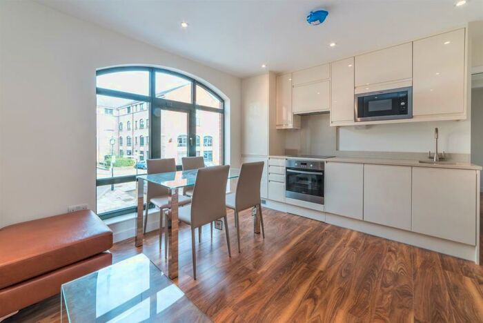 1 Bedroom Flat To Rent In Clifton Court, Corner Hall, Hemel Hempstead, HP3